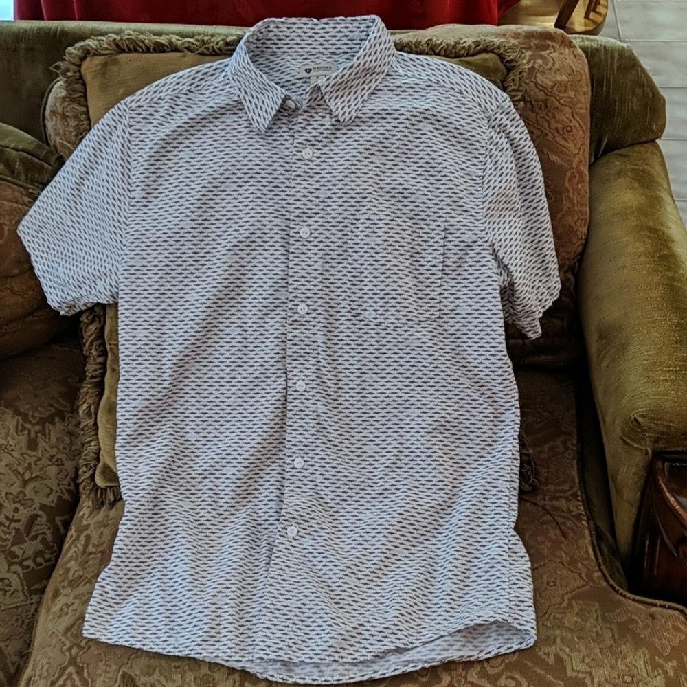 🐟 Men's M Haggar white shirt, grey and white fish.
